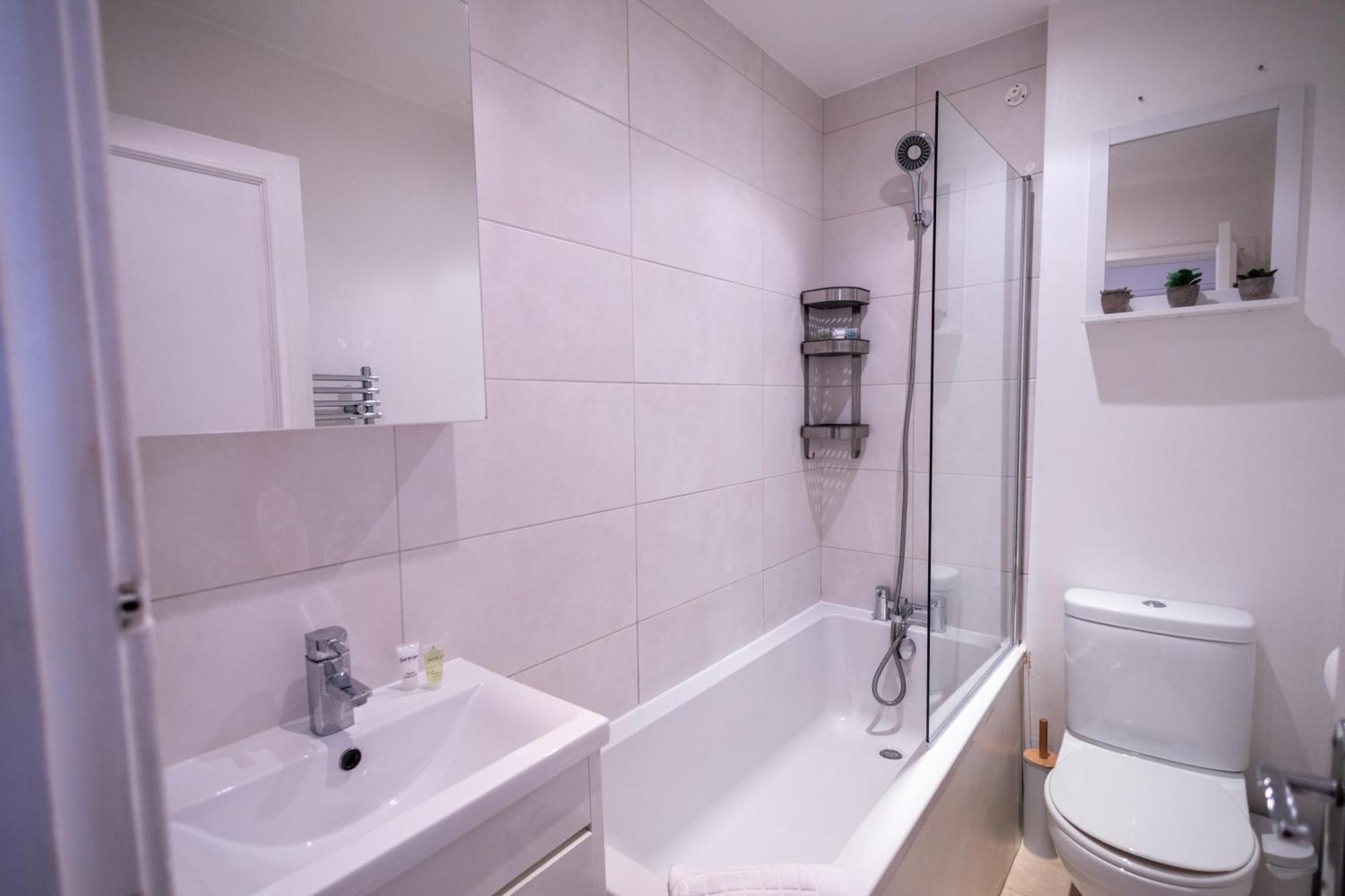Westfield Shopping, 2 Min Appartement Londres